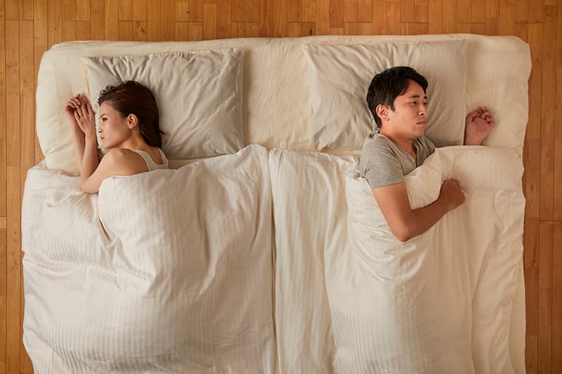 Fake Twin Falme Lack Intimacy