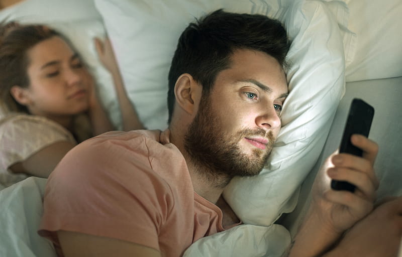 Signs He Is In A Relationship With Someone Else