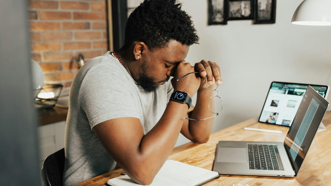 You are currently viewing 11 Undeniable Signs Your Ex Misses You (And What to Do About It)