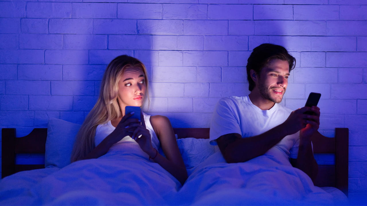 You are currently viewing What is Emotional Cheating: The Hidden Hurt in Relationships